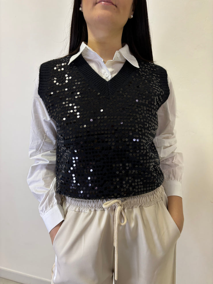 Gilet in paillettes con camicia abbinata